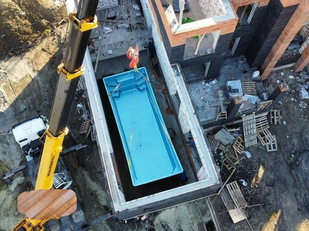 Laguna 9 — зона отдыха у бассейна в Октябрьском